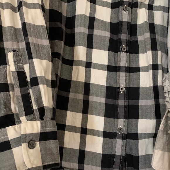 Two Banana republic button down shirts - Picture 2 of 7